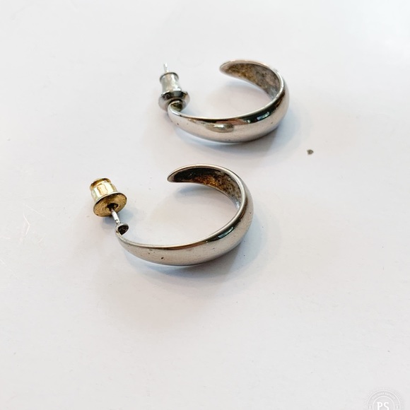 sterling Silver Jewelry - Sterling Silver 1/2 hoop earrings.